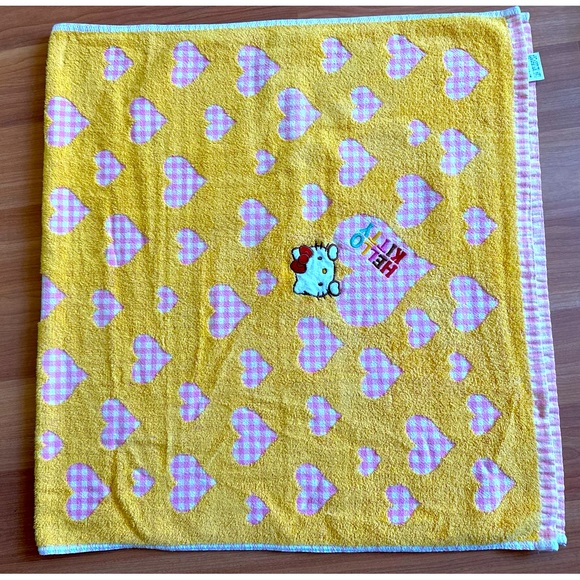 Hello Kitty Bath Towel - Picture 3 of 5